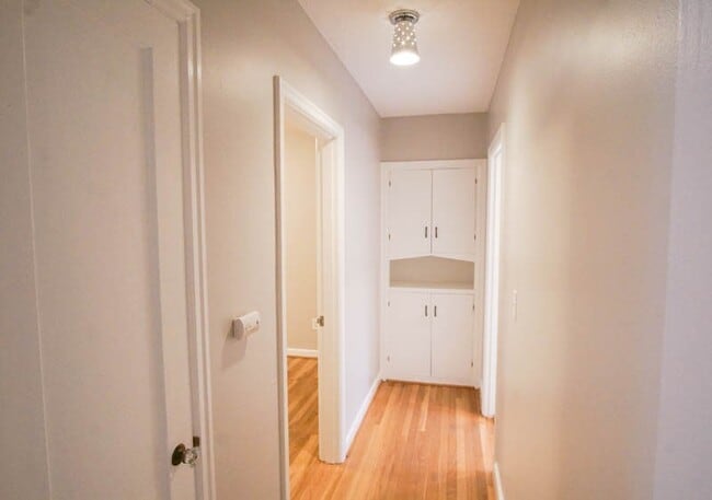 Building Photo - Charming 1-bedroom Courtyard Apartment in Ideal Location!