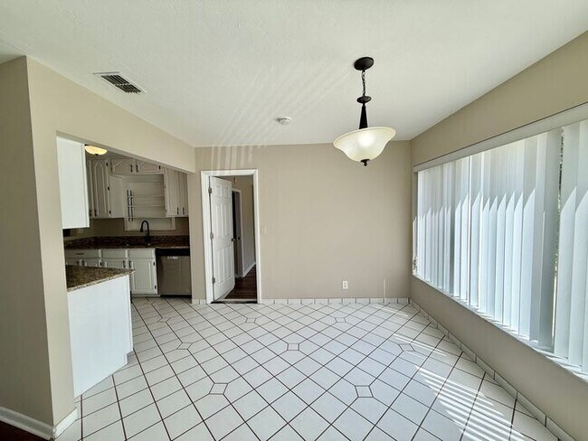 Building Photo - Cute 3/2 Home in Deltona!
