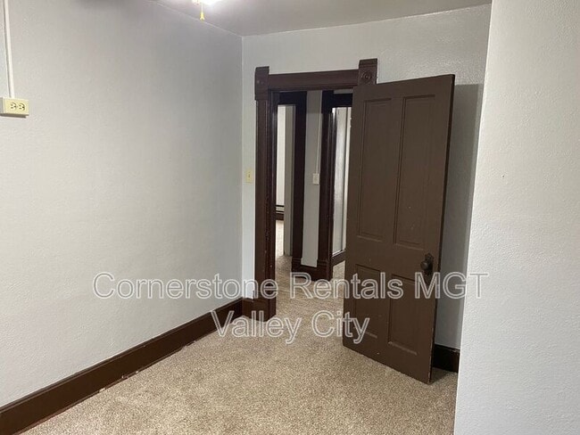 Building Photo - 205 3rd Ave SE