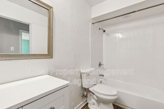 Building Photo - 8236 El Retiro Rd