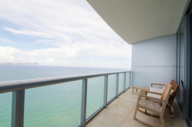 Primary Photo - 17001 Collins Ave