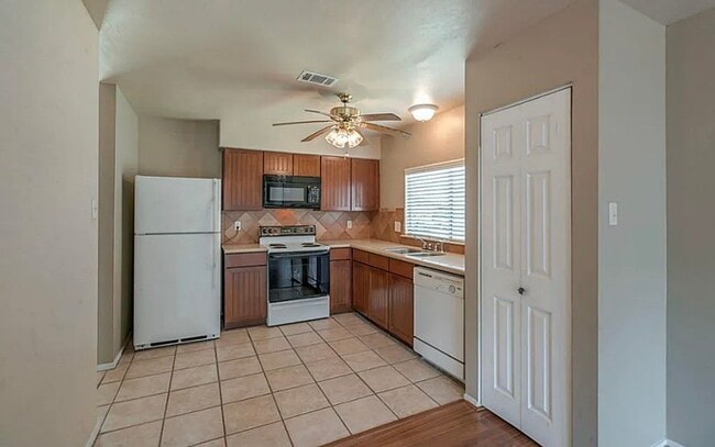 Building Photo - 1202 E Red Cedar Cir