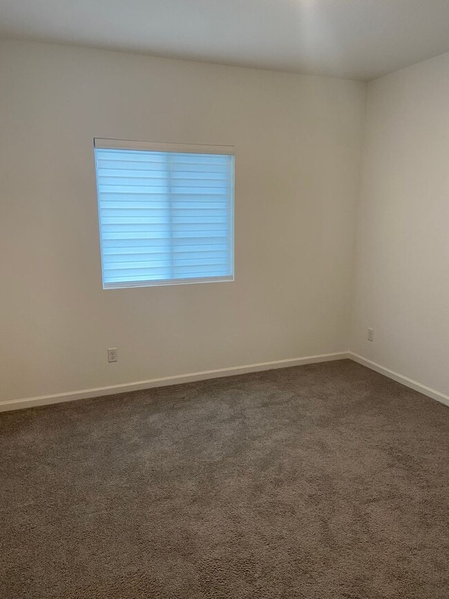 Building Photo - Cozy 3bdrm, 3 bath home in Rancho Cordova