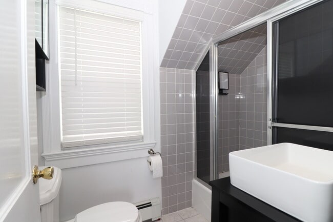 Building Photo - 262 S Ketcham Ave