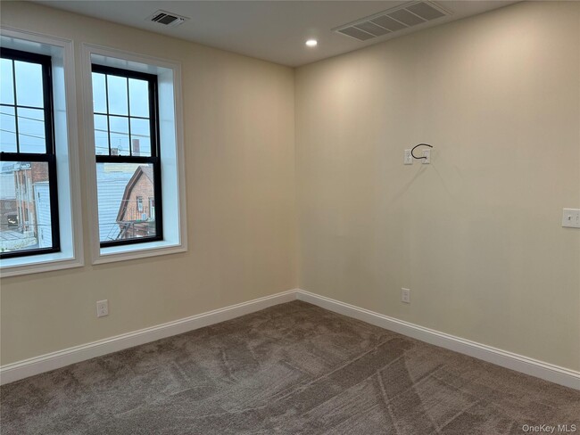 Building Photo - 162 2nd St