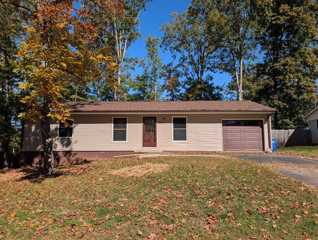 Building Photo - Weaverville Rental **6 or 12 month lease available**