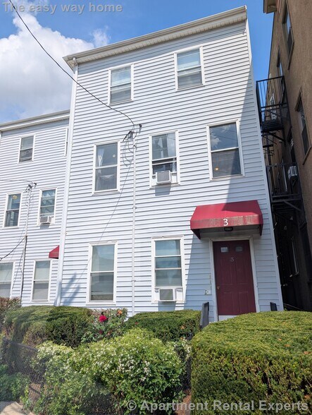 Building Photo - 3 Elm St
