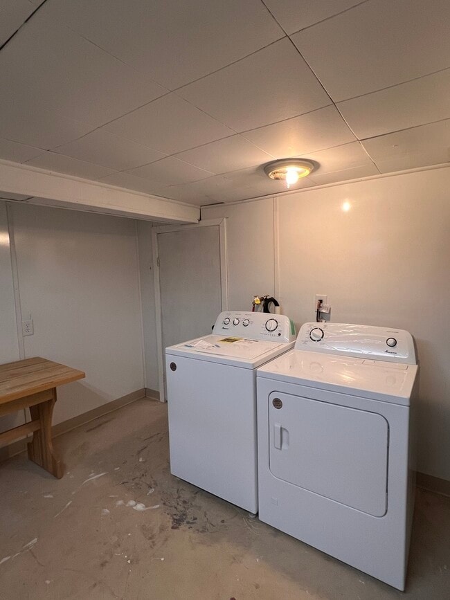 Building Photo - 1202 Reading St