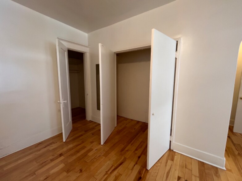 Building Photo - 836 S Park View St