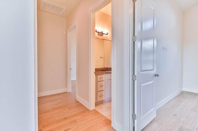 Building Photo - 1406 Prospect Cir