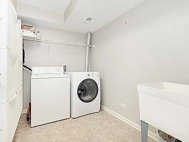 Building Photo - Stylish & Move-In Ready Home in Prime Aurora Location