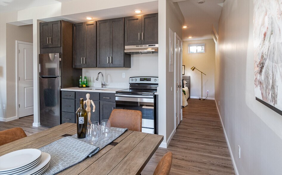 Building Photo - 62 Linden Ave