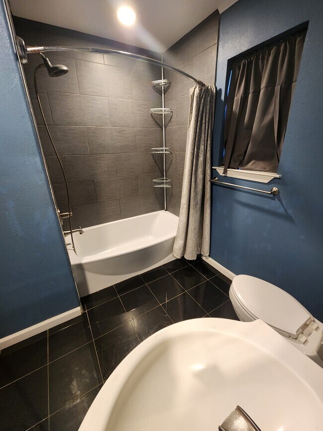 Guest Bathroom - 2801 Timberpeg Ct