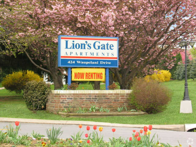 Community - Lion's Gate Apartments