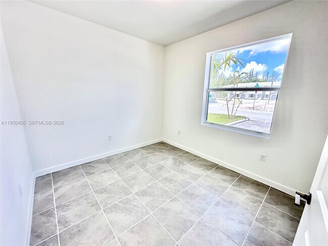 Building Photo - 191 SE 11th St