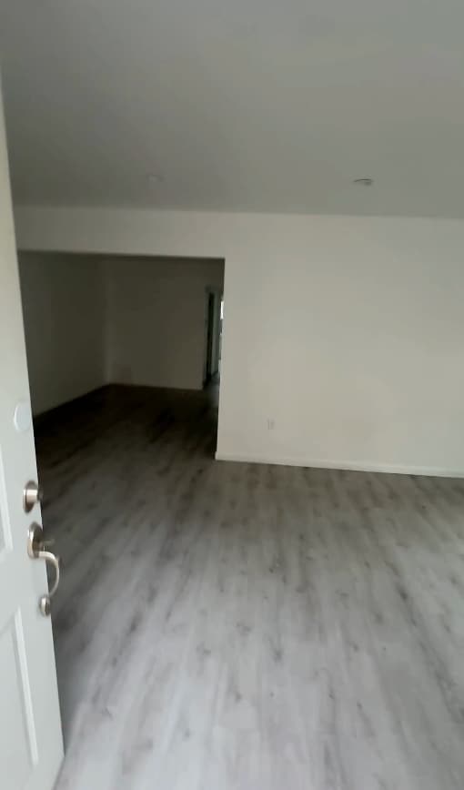 Building Photo - 822 W 42nd Pl