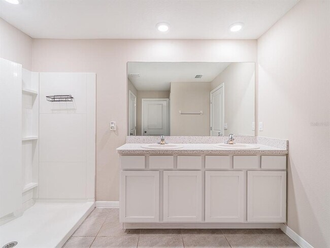 Building Photo - 13748 Wineberry Dr