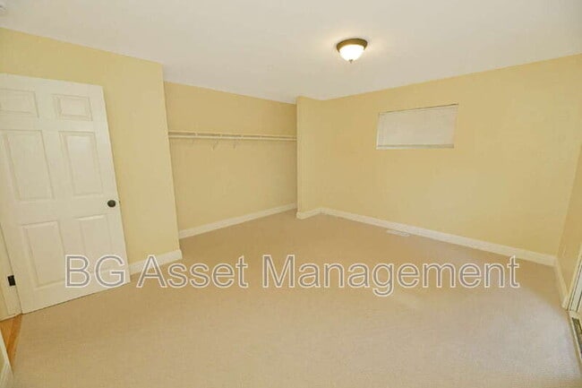 Building Photo - 3830 Twin Oaks Way
