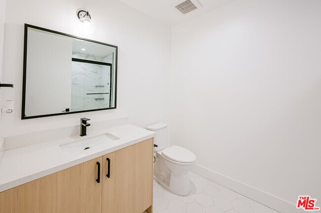 Building Photo - 11241 Morrison St