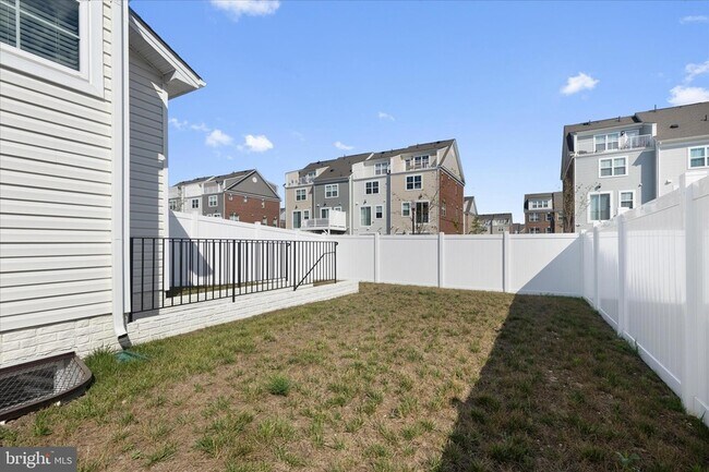 Building Photo - 5680 Lewis Carroll Dr