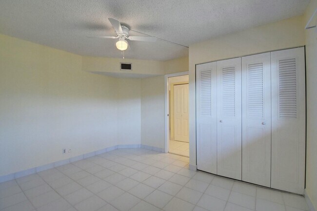 Building Photo - 3810 Via Poinciana