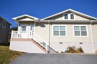 Building Photo - Modern 2 bedroom Apartment with One-Level Living