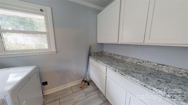 Building Photo - 419 Webster Pl