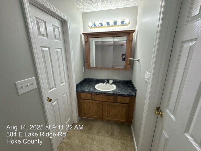Building Photo - 384 E Lake Ridge Rd