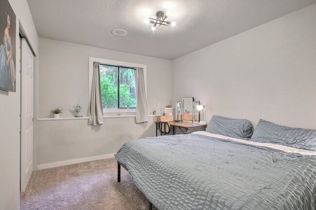 Building Photo - Stunning Home in Lake Stevens