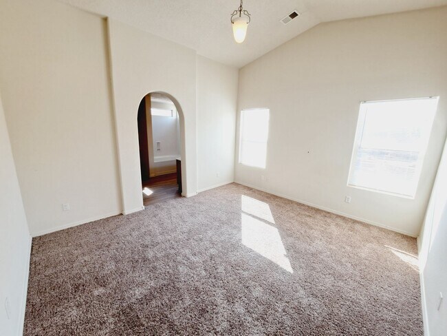 Building Photo - Cute 3 bed 2 bath home