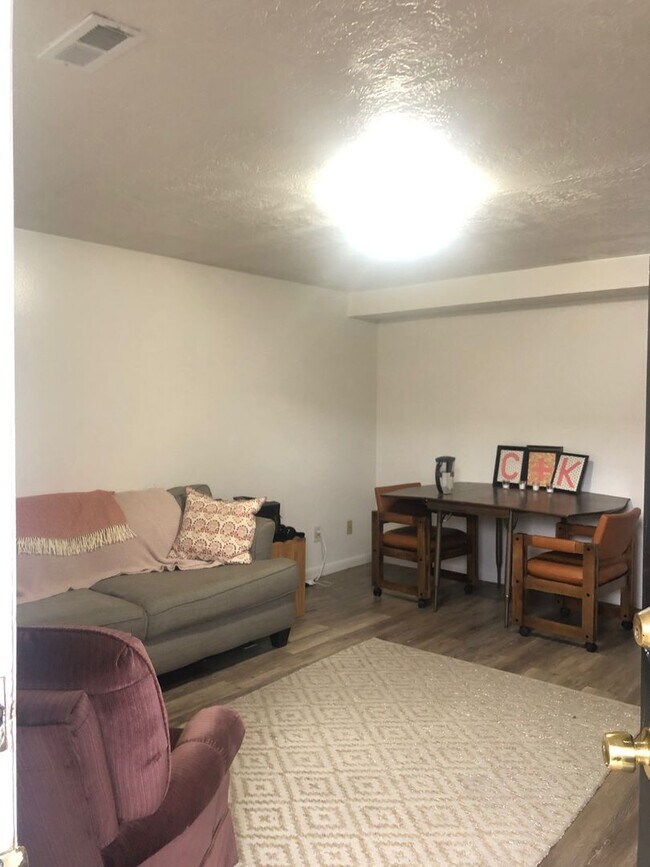 Building Photo - 1B/1B Pet Friendly Apartment South of BYU