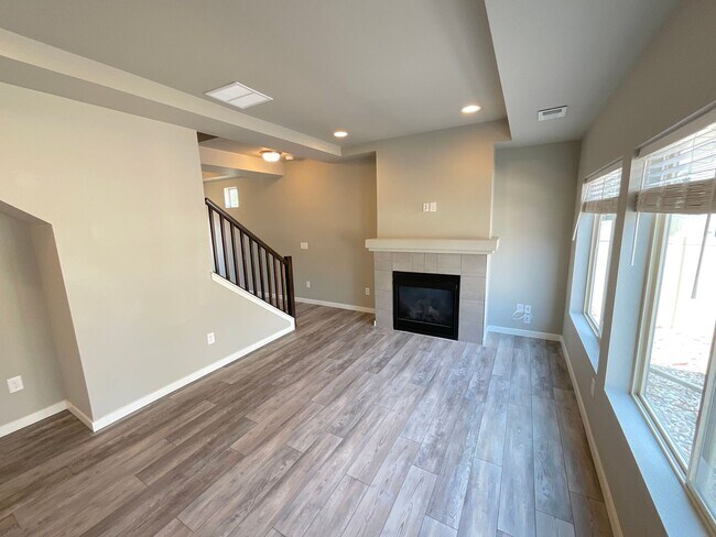 Building Photo - 3 Bedrooom Home Available Near Dublin Blvd...