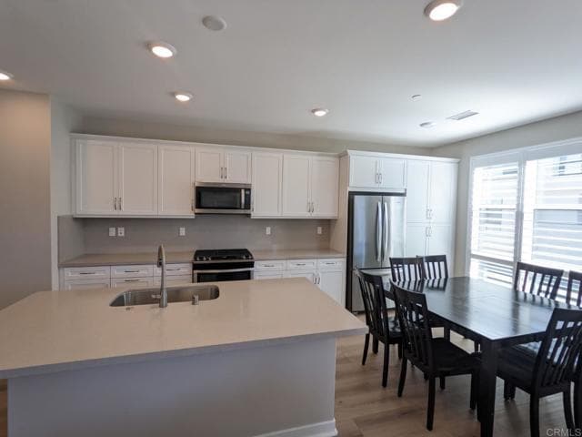 Building Photo - 2950 Via Alta Pl