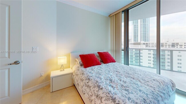 Building Photo - 3101 S Ocean Dr