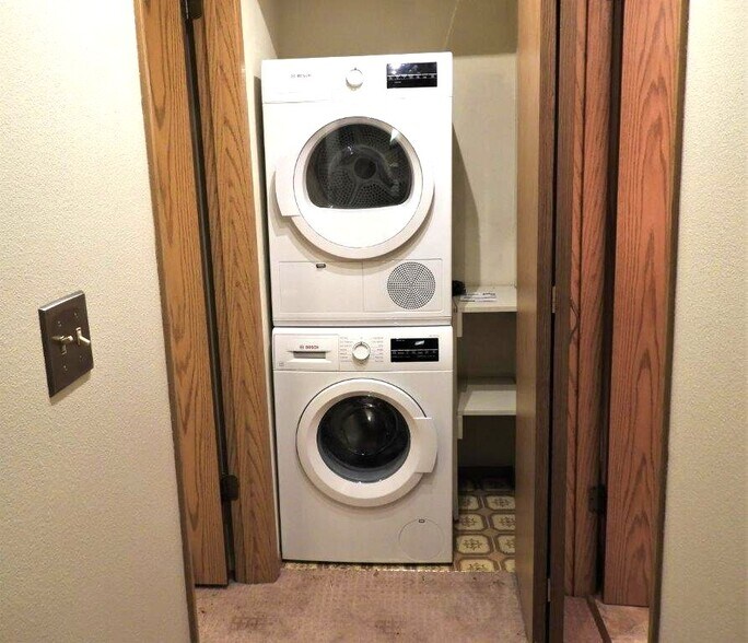 in unit washer & dryer - 13717 Linden Ave N