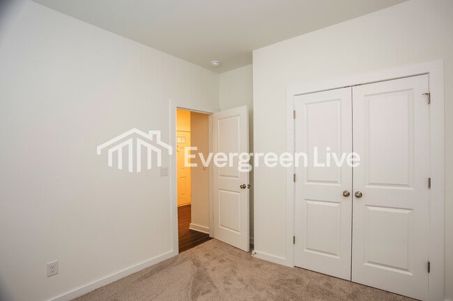 Building Photo - 562 Mountain Vw Dr