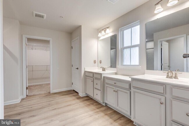 Building Photo - 112 Sherman Wy