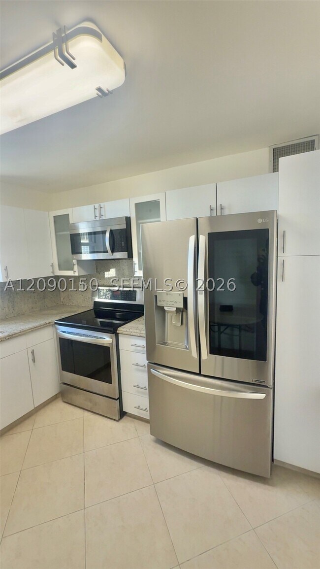 Building Photo - 18181 NE 31st Ct