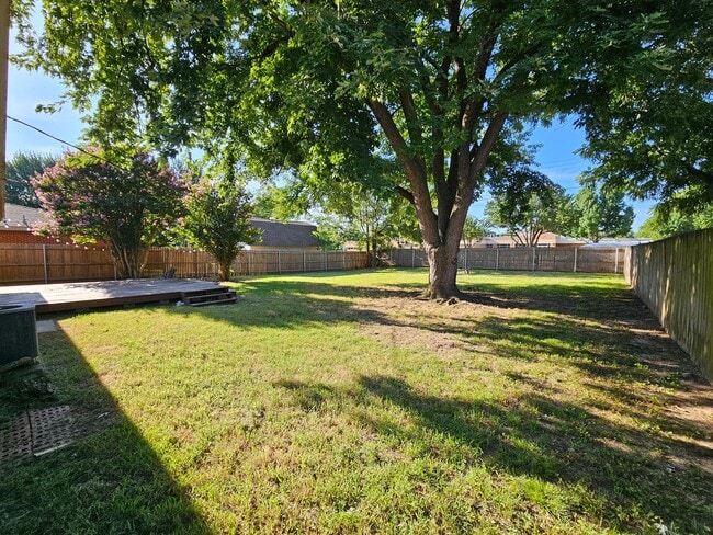 Building Photo - (3) Bed/(1.5) Bath Near Core Norman and OU...