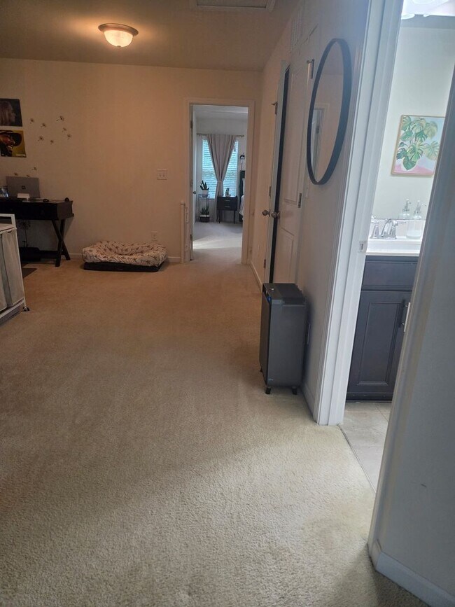 Building Photo - Well Maintained Large townhome in Steele Creek