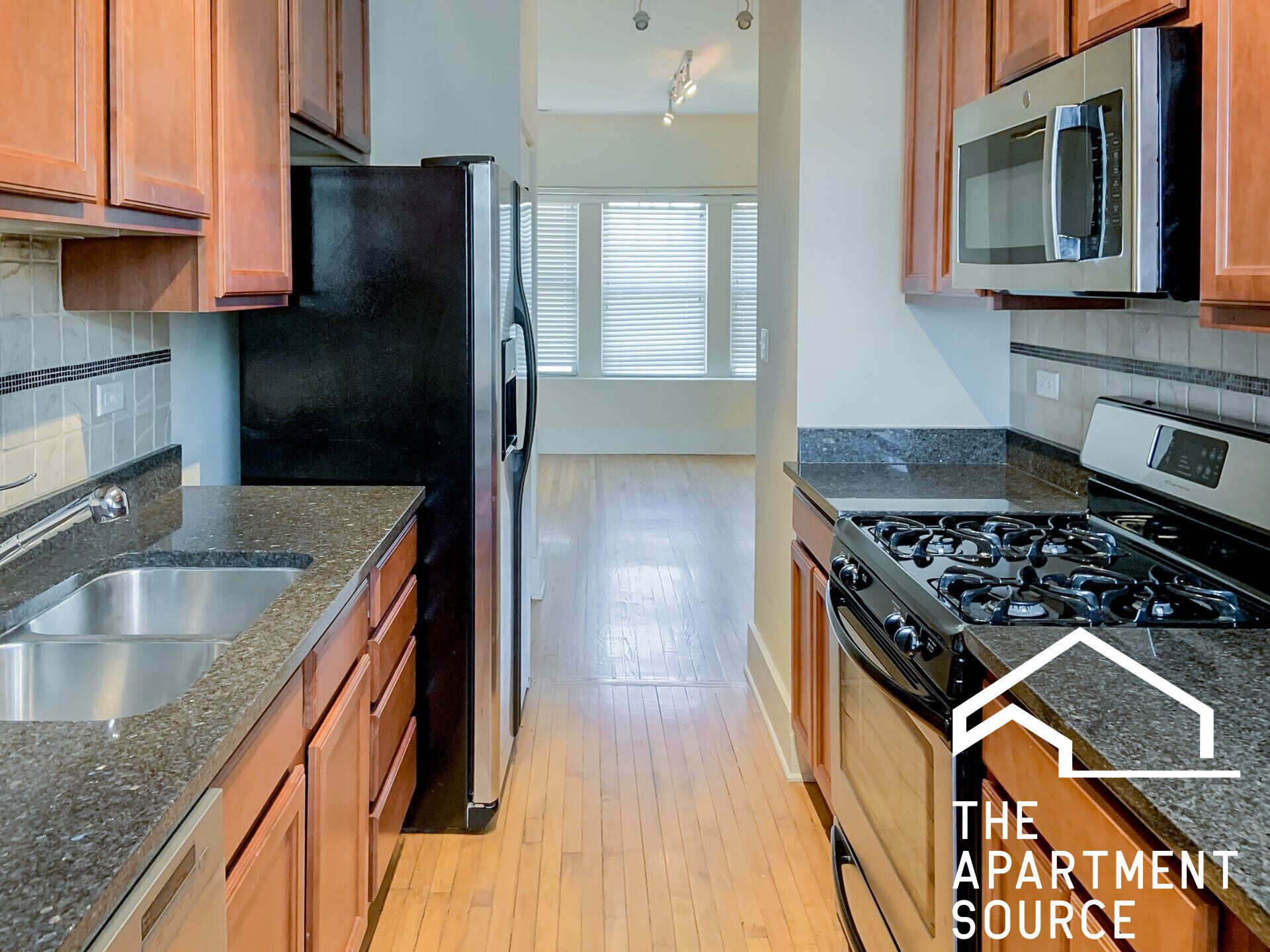 Building Photo - 1849 W Cornelia Ave