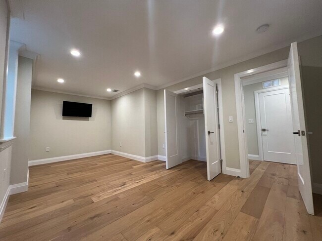 Building Photo - 23 Winslow Rd