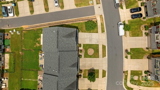 Building Photo - 1818 Fleetwood Dr