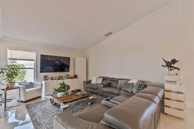 Building Photo - 9765 SW 155th Ct