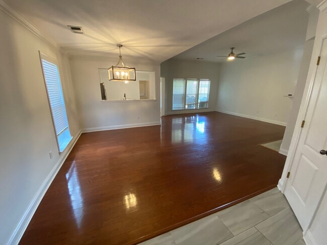 Building Photo - 1307 Hallwood Ln
