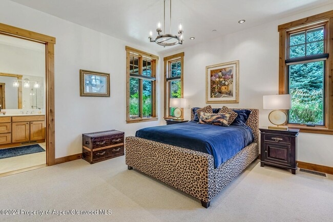 Building Photo - 138 Club Lodge Drive Unit B