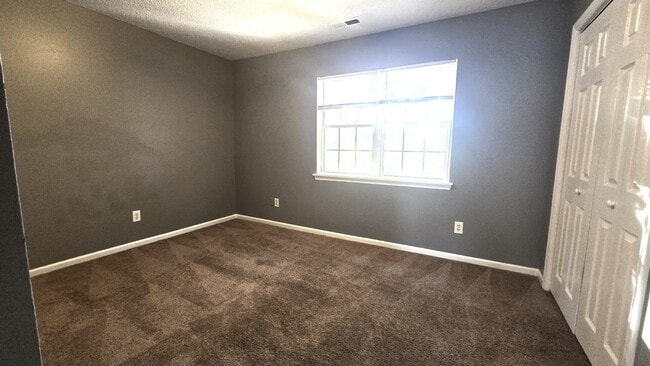 Building Photo - 1128 Pueblo Dr