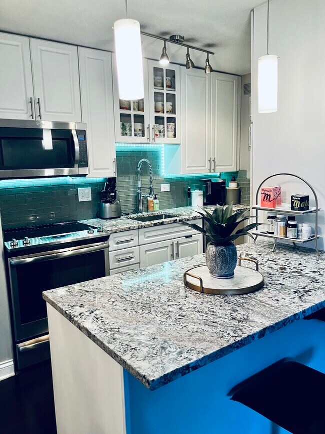 Building Photo - 1339 N Dearborn St