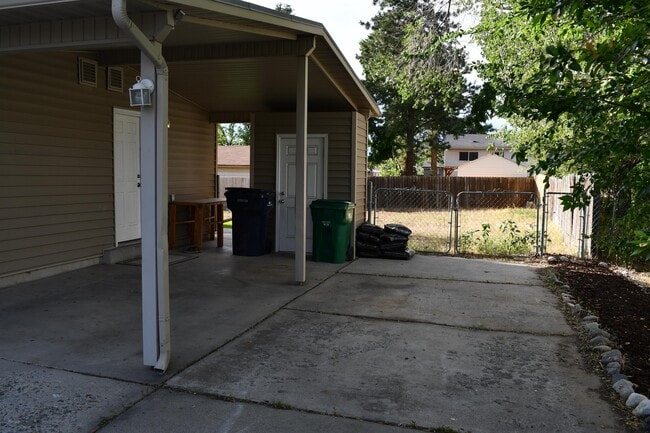 Building Photo - 563 E Hilo St