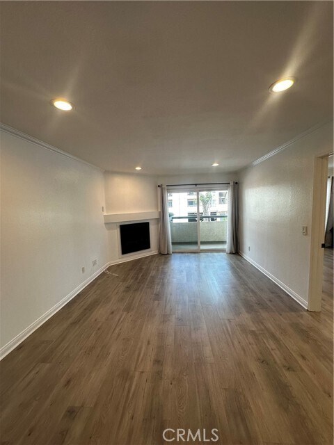 Building Photo - 5500 Owensmouth Ave